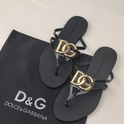 DG slippers