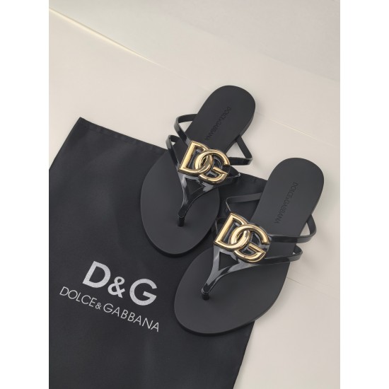 DG slippers