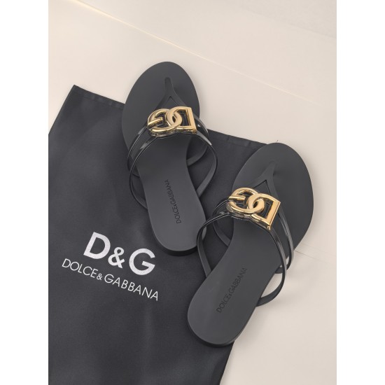 DG slippers