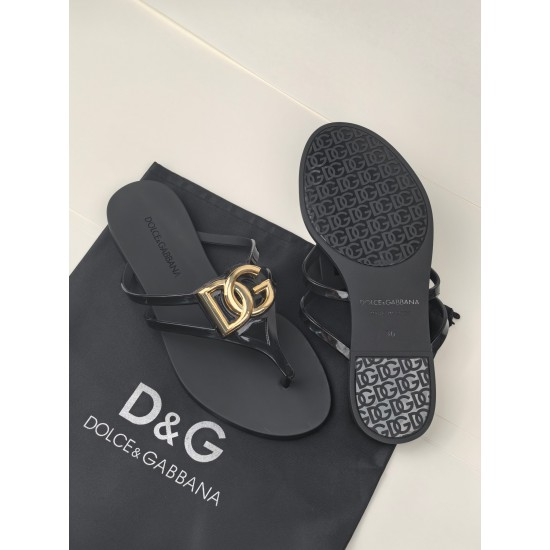 DG slippers
