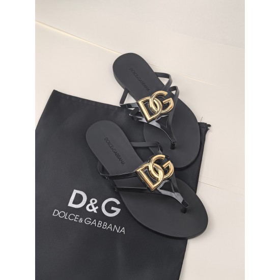 DG slippers