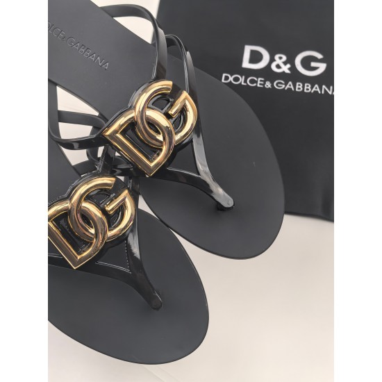 DG slippers