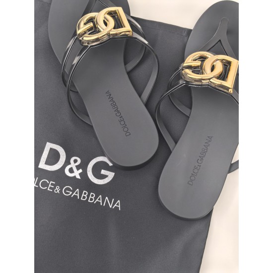 DG slippers