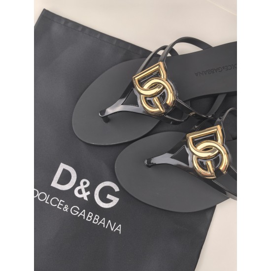 DG slippers