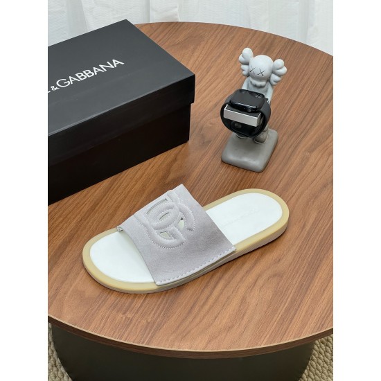 DG slippers