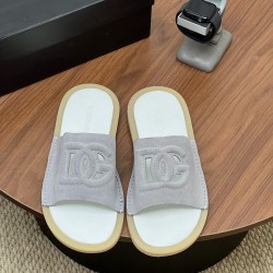 DG slippers