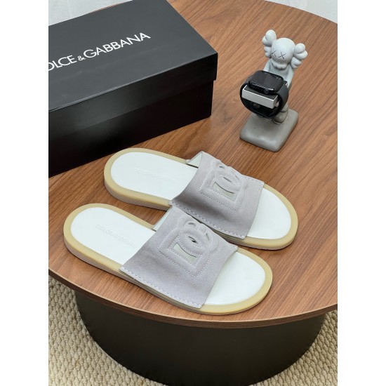 DG slippers