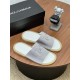 DG slippers
