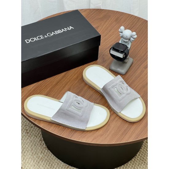 DG slippers