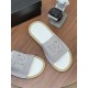 DG slippers