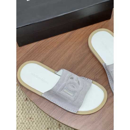DG slippers