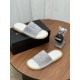 DG slippers