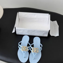 DG slippers
