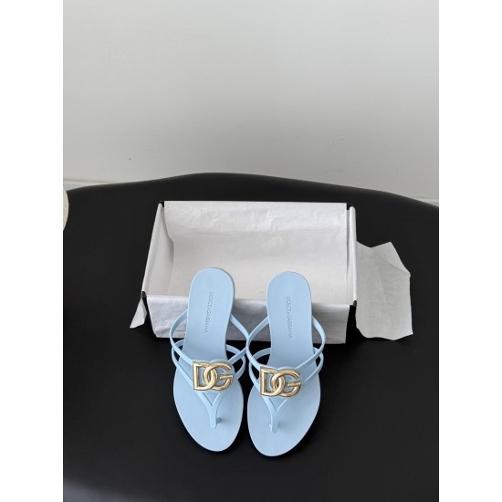 DG slippers