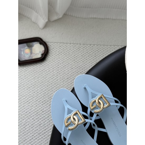 DG slippers