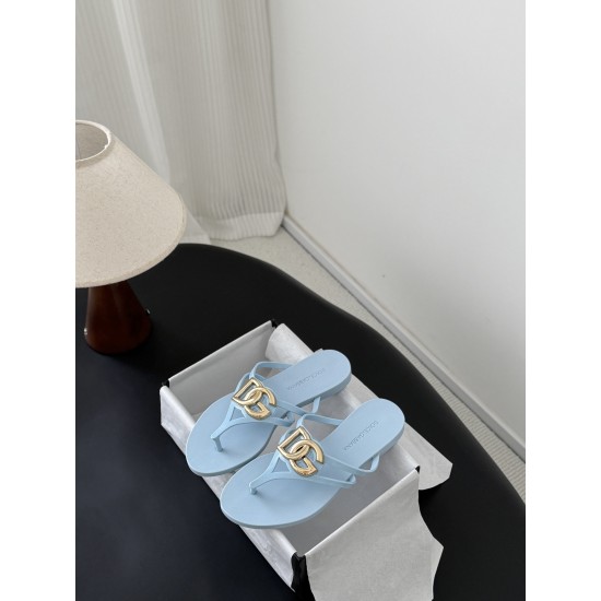 DG slippers