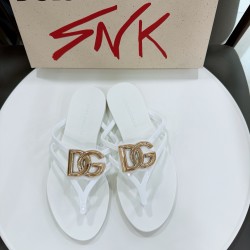 DG slippers