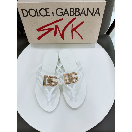 DG slippers