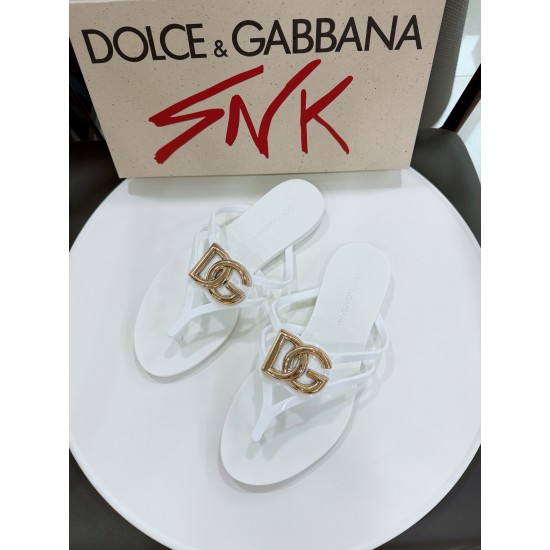 DG slippers