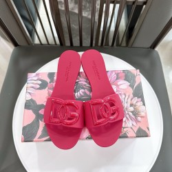 DG slippers