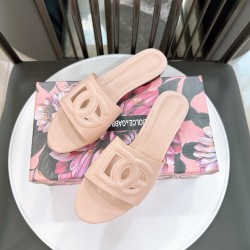 DG slippers
