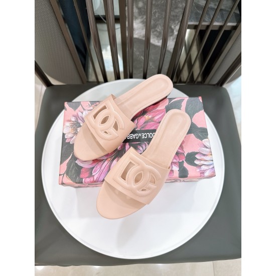 DG slippers