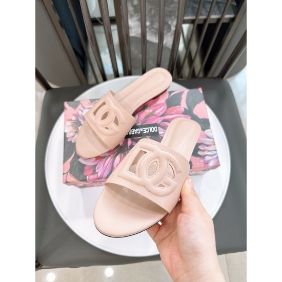 DG slippers