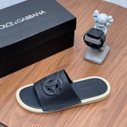 DG slippers