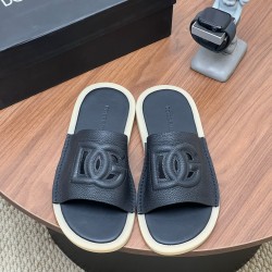 DG slippers