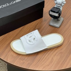 DG slippers