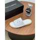 DG slippers