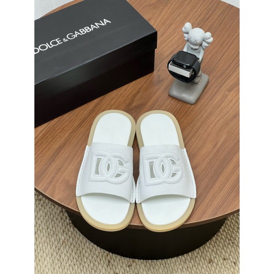 DG slippers