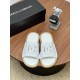 DG slippers