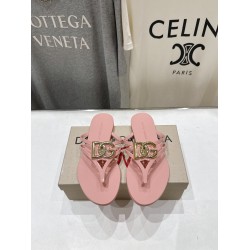 DG slippers