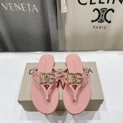 DG slippers
