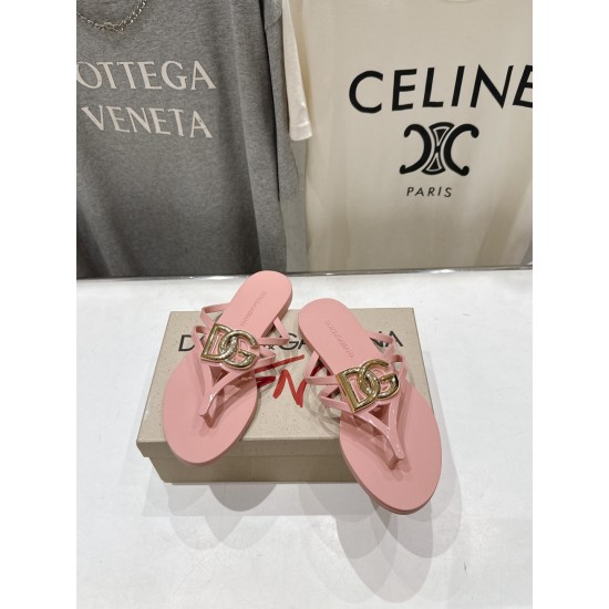 DG slippers