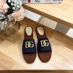 DG slippers