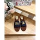 DG slippers