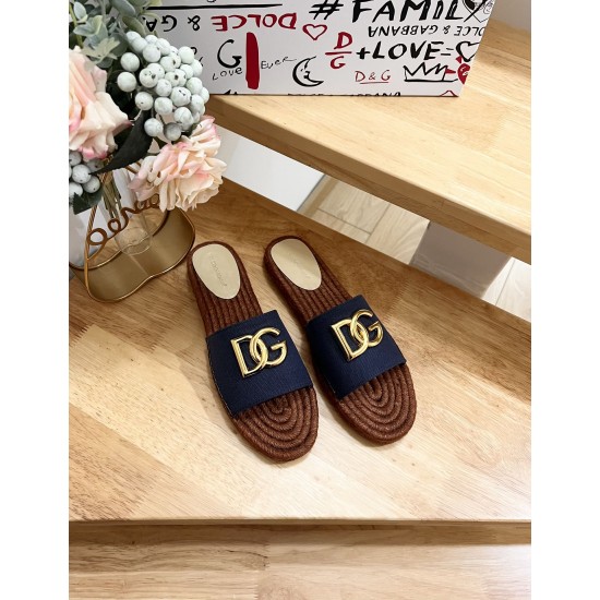 DG slippers