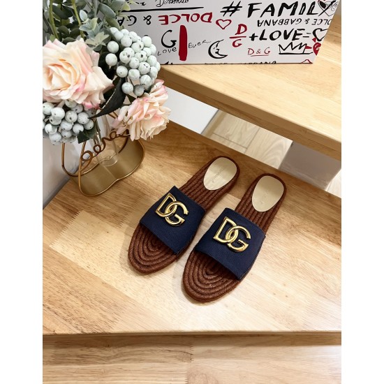 DG slippers