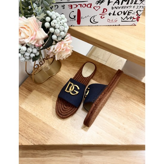 DG slippers