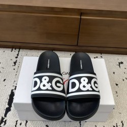 DG slippers