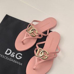 DG slippers