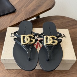 DG slippers