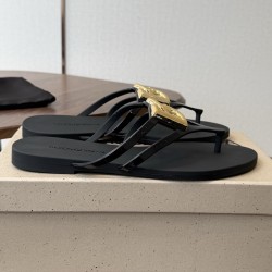 DG slippers