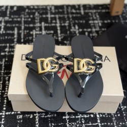 DG slippers