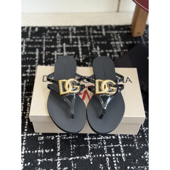 DG slippers