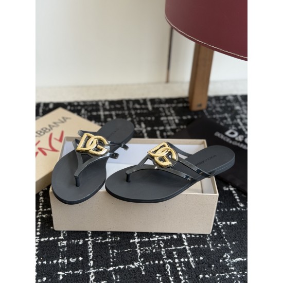 DG slippers