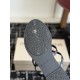 DG slippers