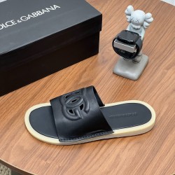 DG slippers